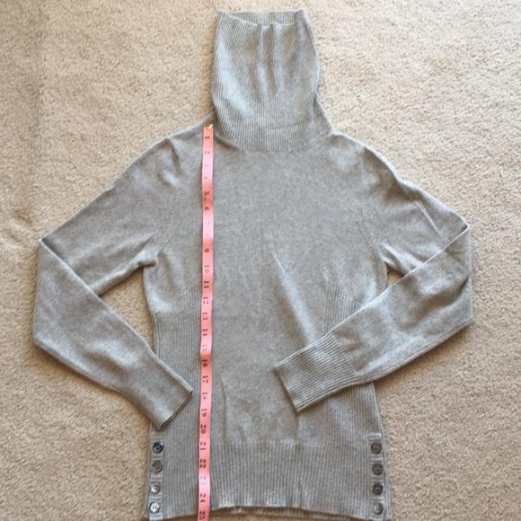 Tod's Cashmere/Wool blend turtleneck sweater - Picture 2 of 7